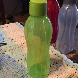Tupperware water bottle 💚 choose a color